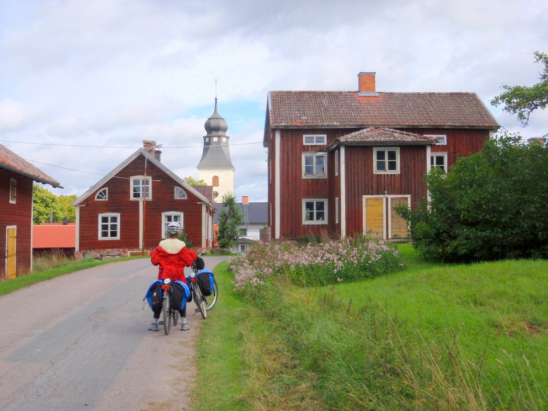 Terry is facing the famous Regna Kyrka.